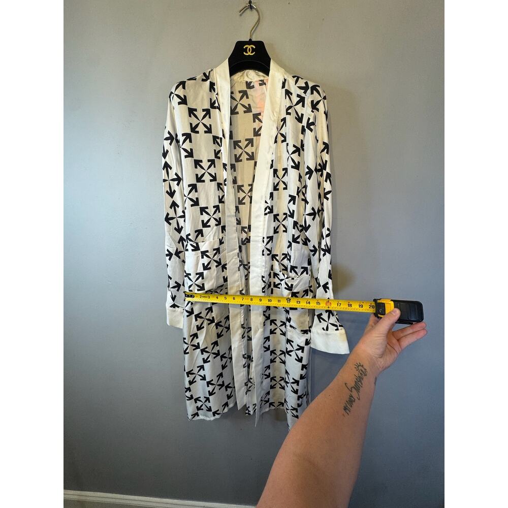 Off-White Virgil Abloh Arrow Pattern Silk Robe Size Small White Black - Picture 7 of 8